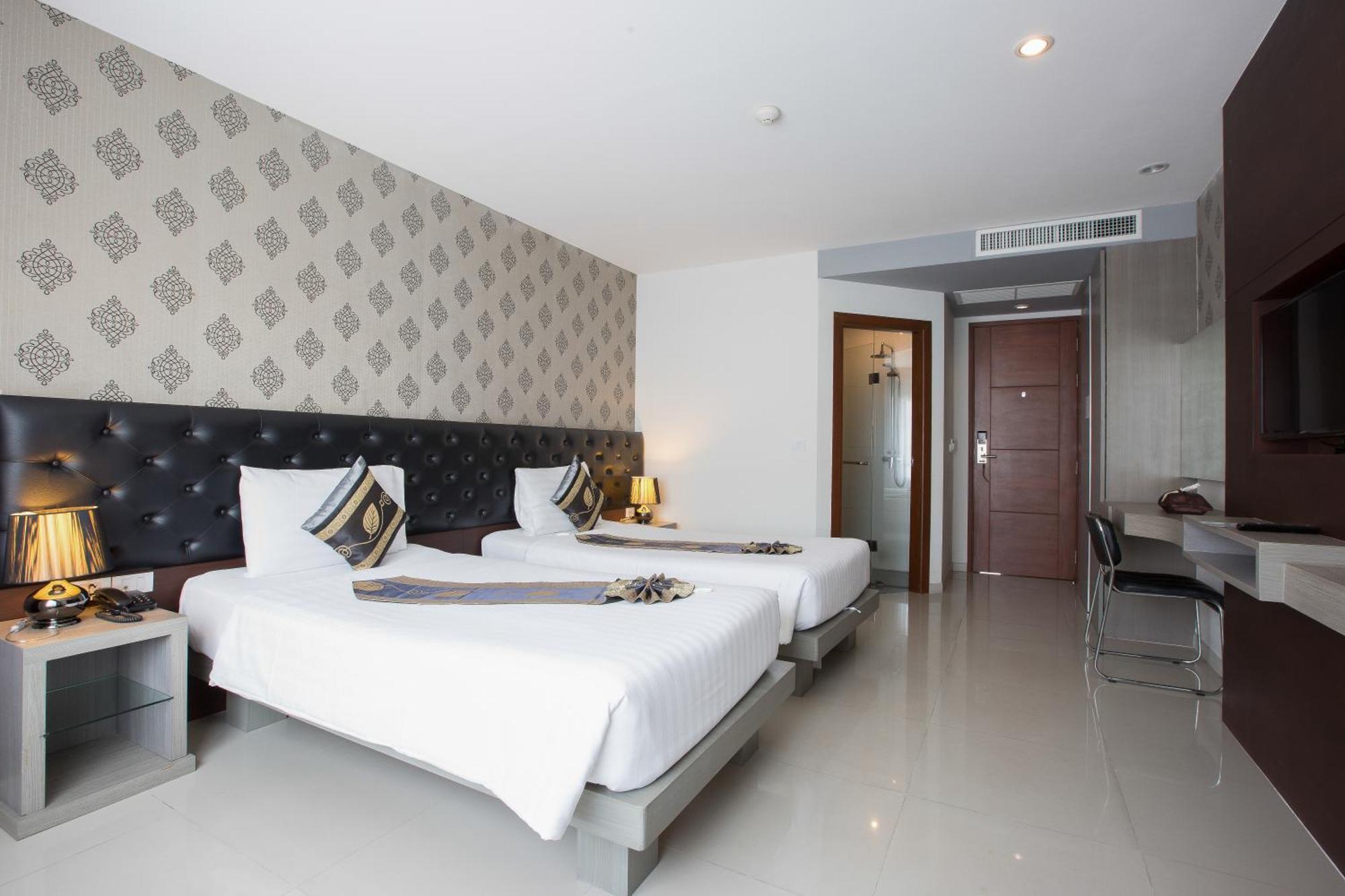 Hemingways Silk Hotel Patong Exterior foto